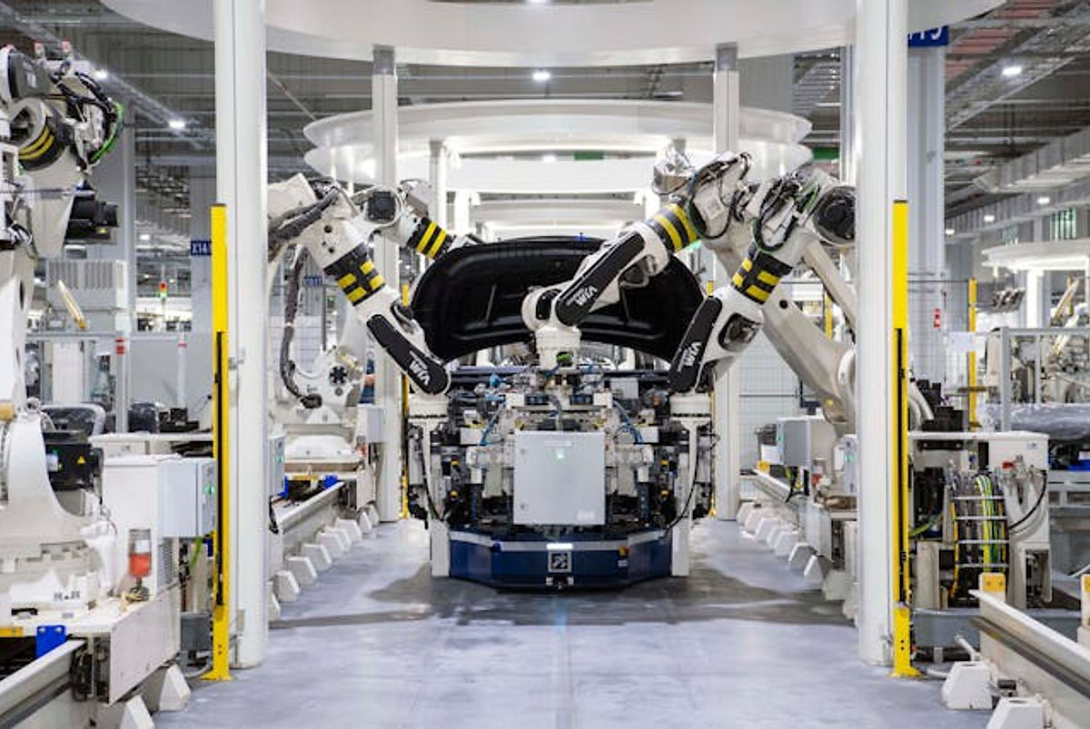 cobot vs robot
